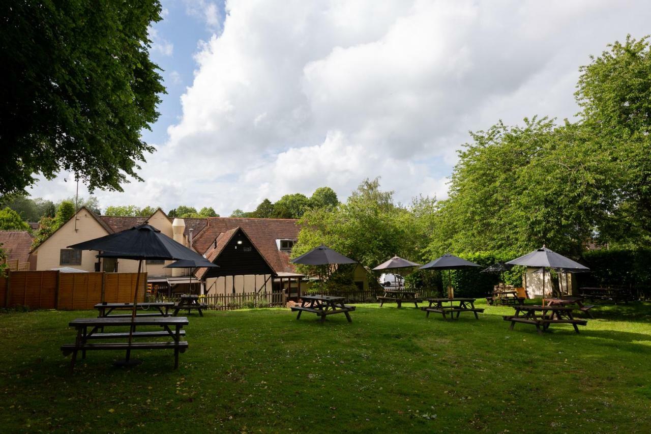 The Poacher Inn Hook  Exterior photo