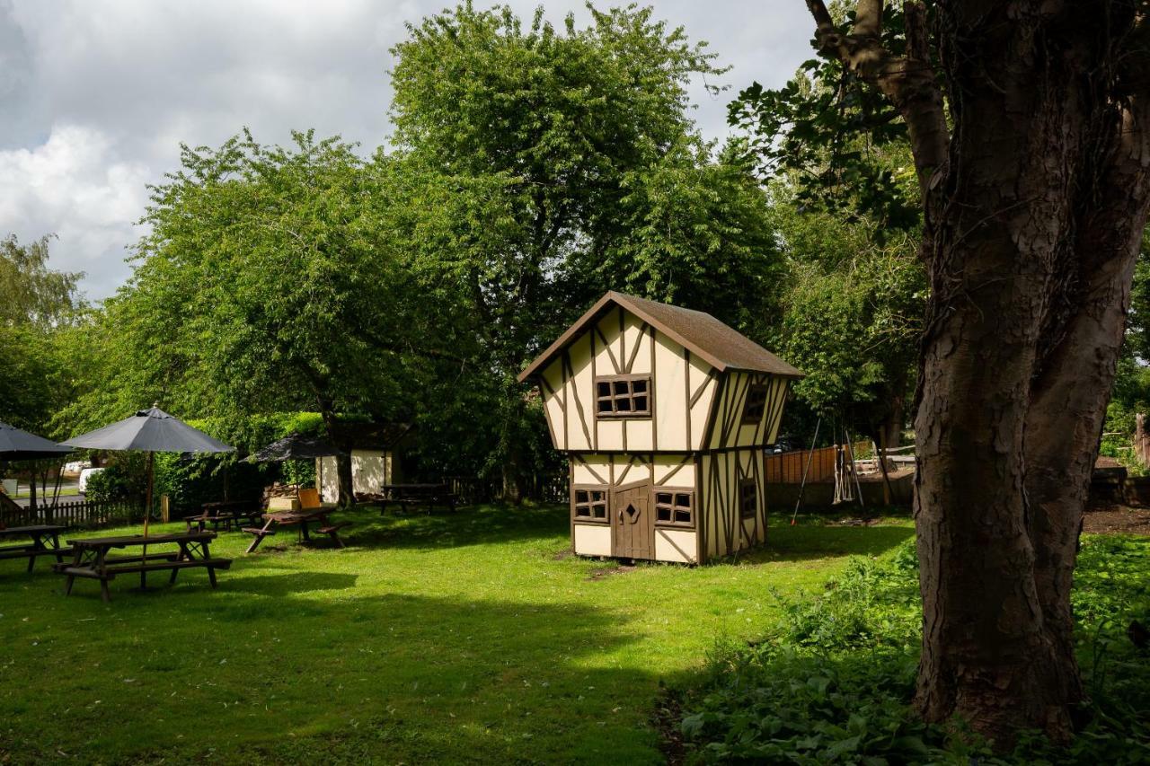 The Poacher Inn Hook  Exterior photo